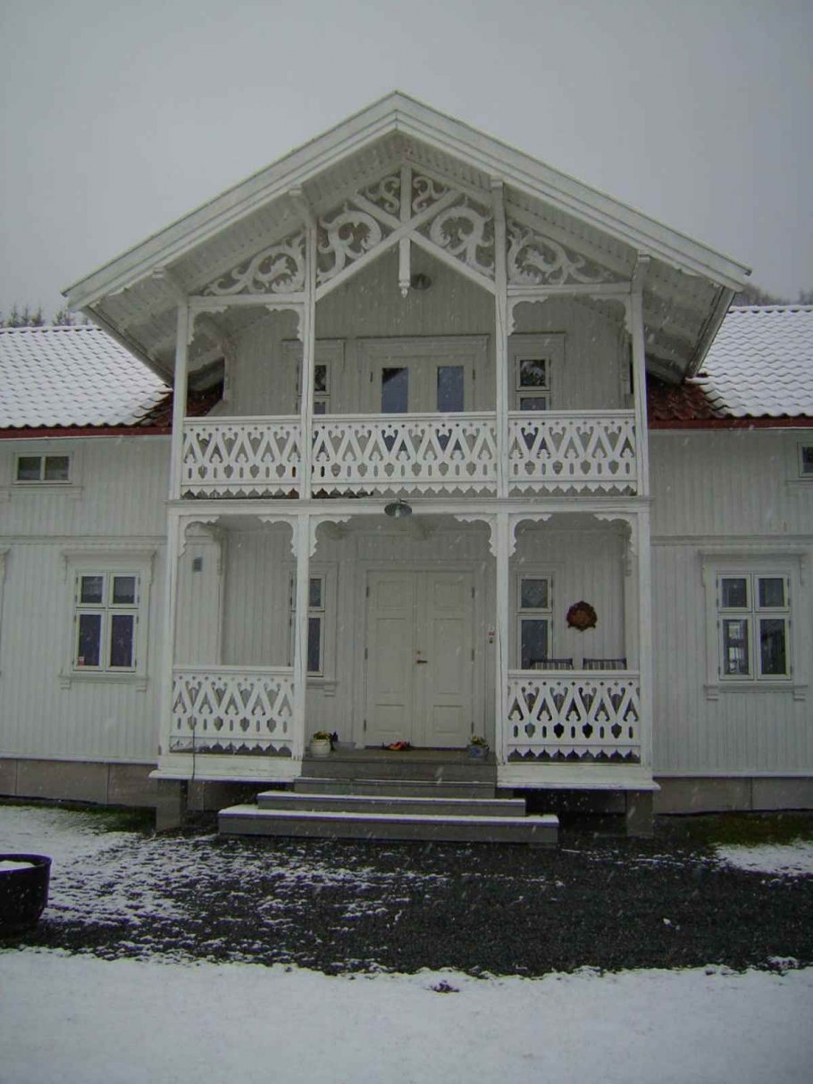 Резное крыльцо белое