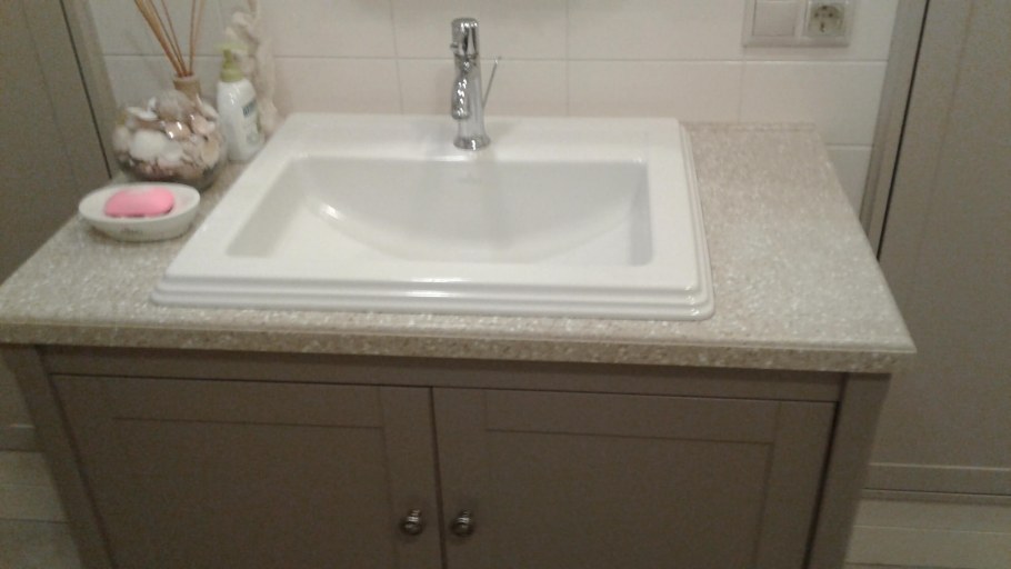 Акриловая столешница с раковиной