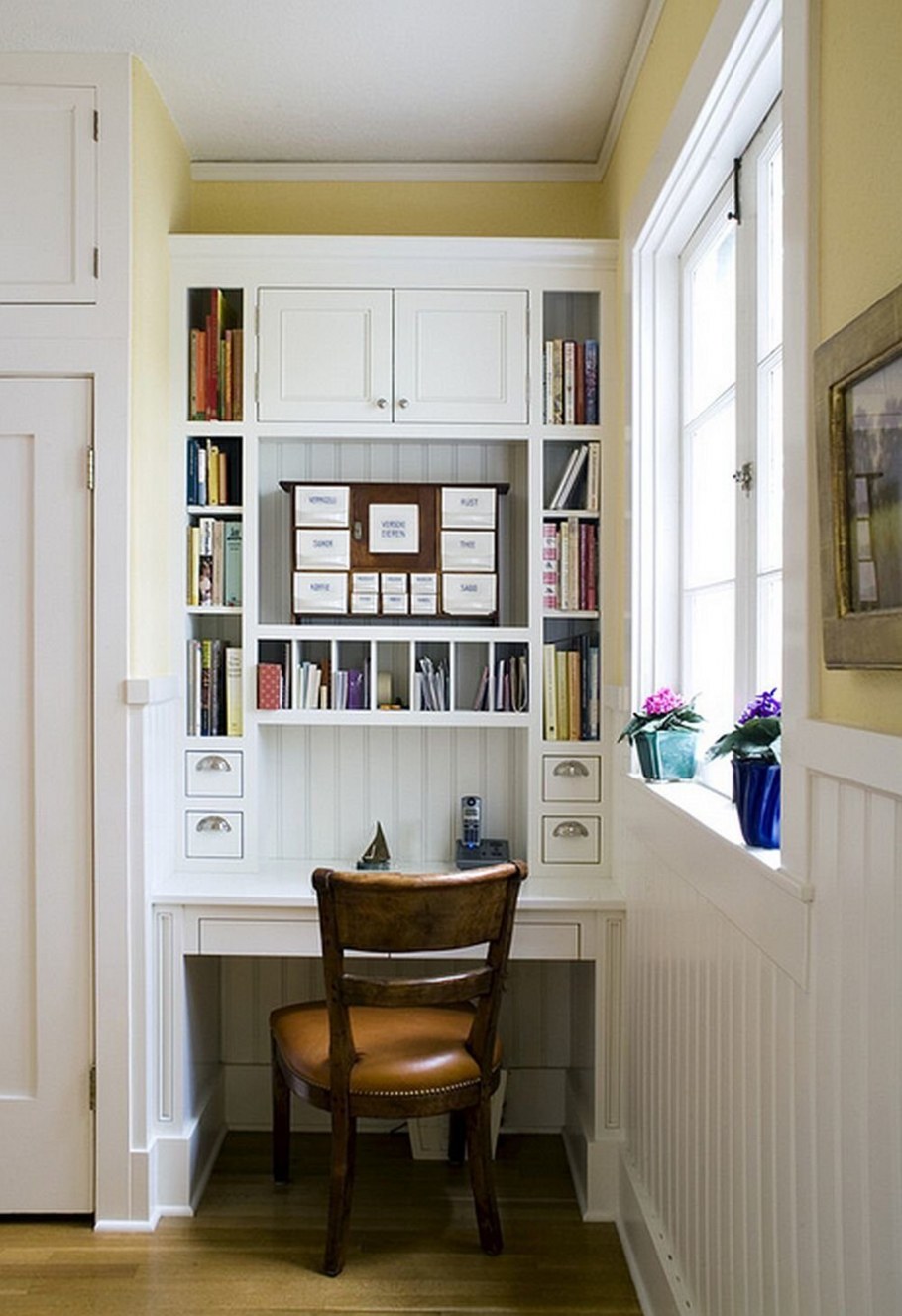 Балкон с книжными полками