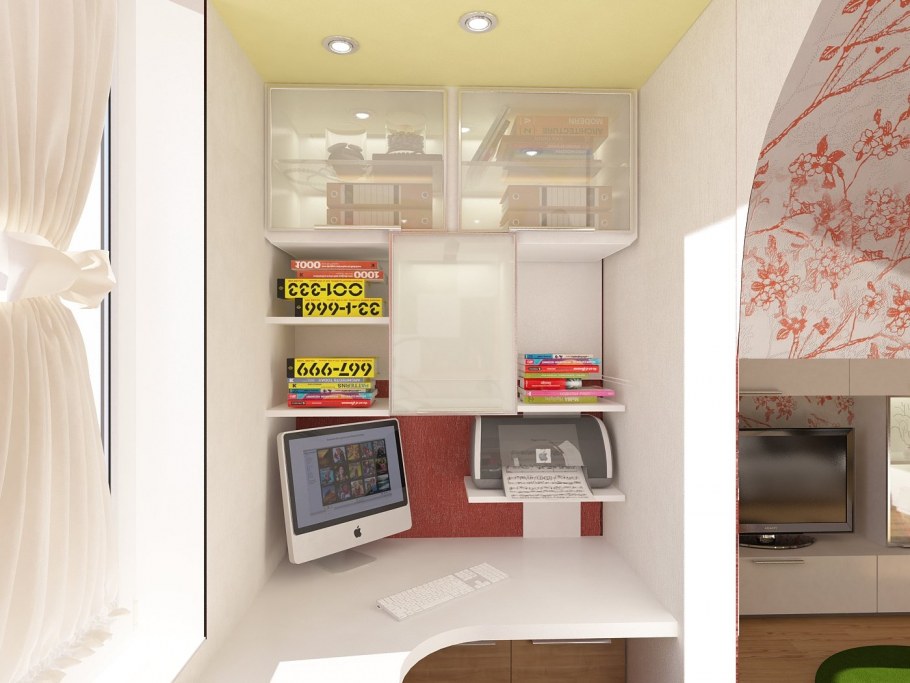 Рабочая зона у балкона в детской