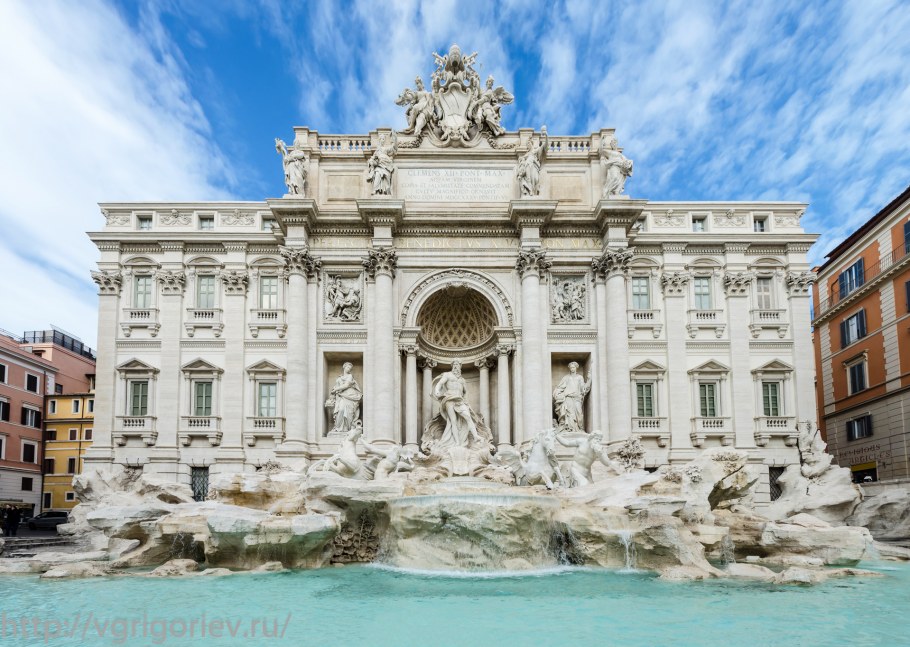 Фасад палаццо Поли