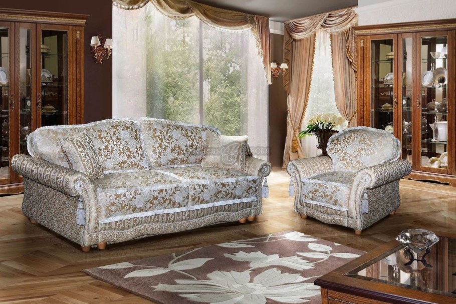 Диван Пинскдрев латина Роял