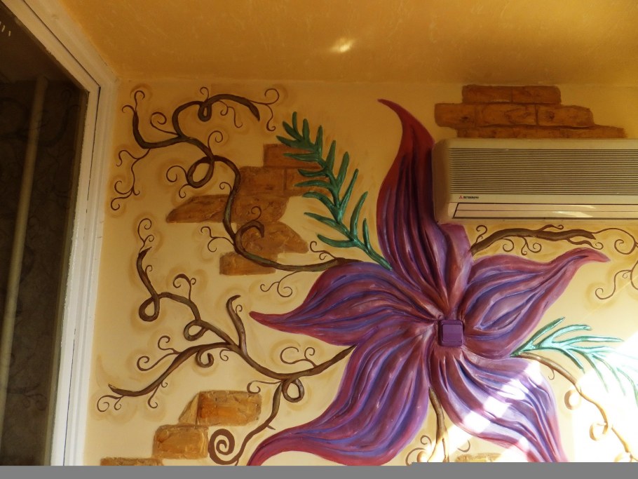 Барельеф на балконе