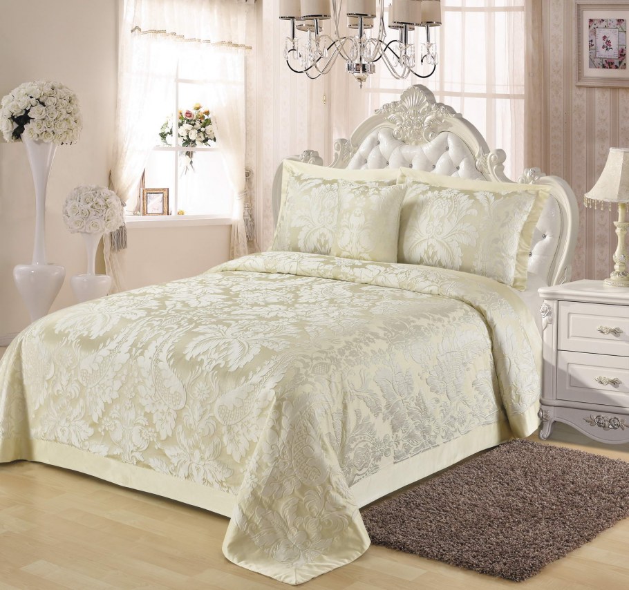 Комплект с покрывалом Sofi de Marko Николь 240х260 см