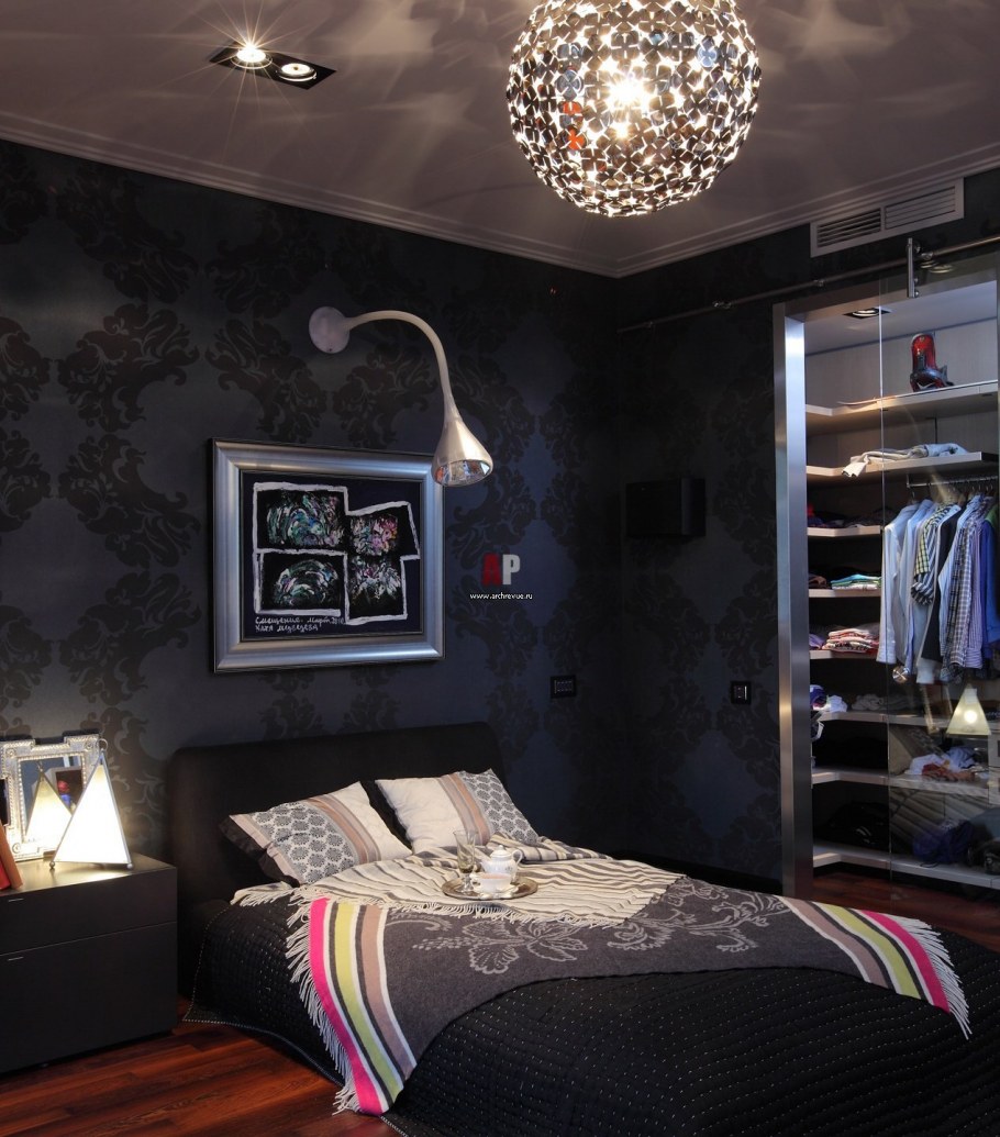 Комната подростка темная