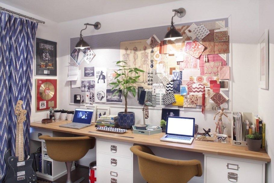 Уютное рабочее место в офисе