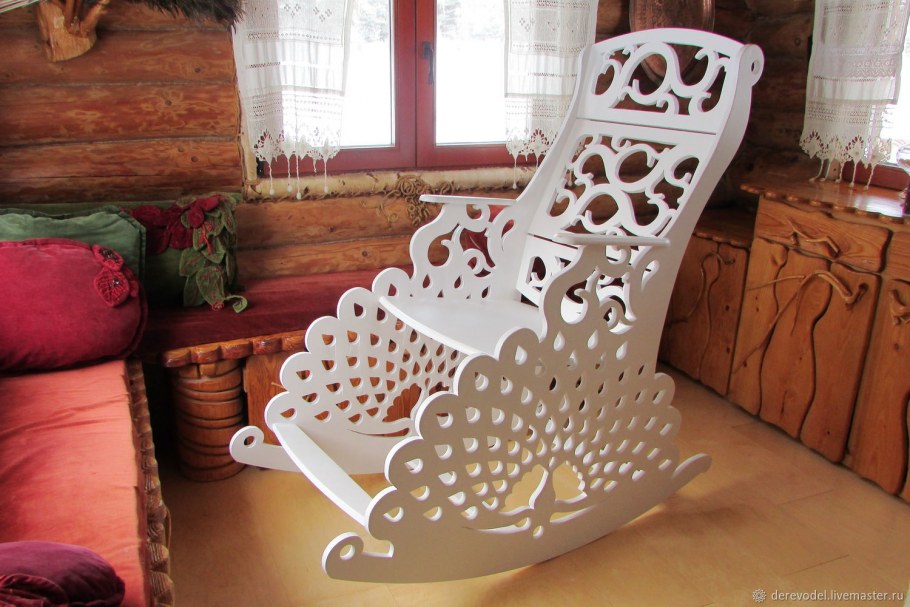 Резное кресло качалка