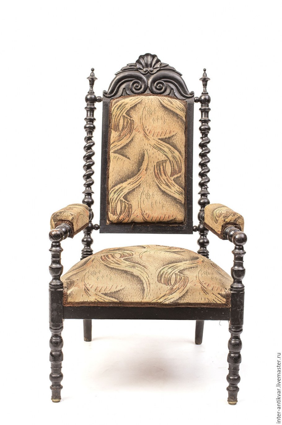 Резные стулья