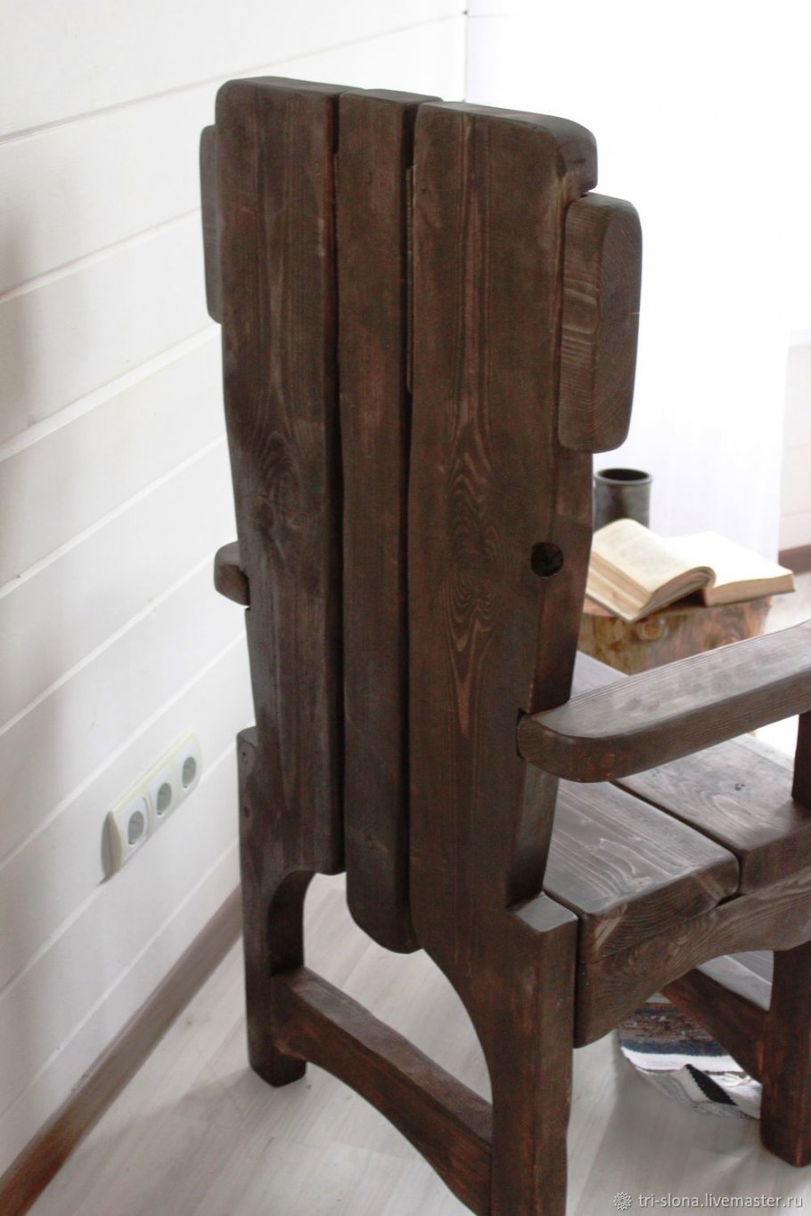 Массивные стулья из дерева