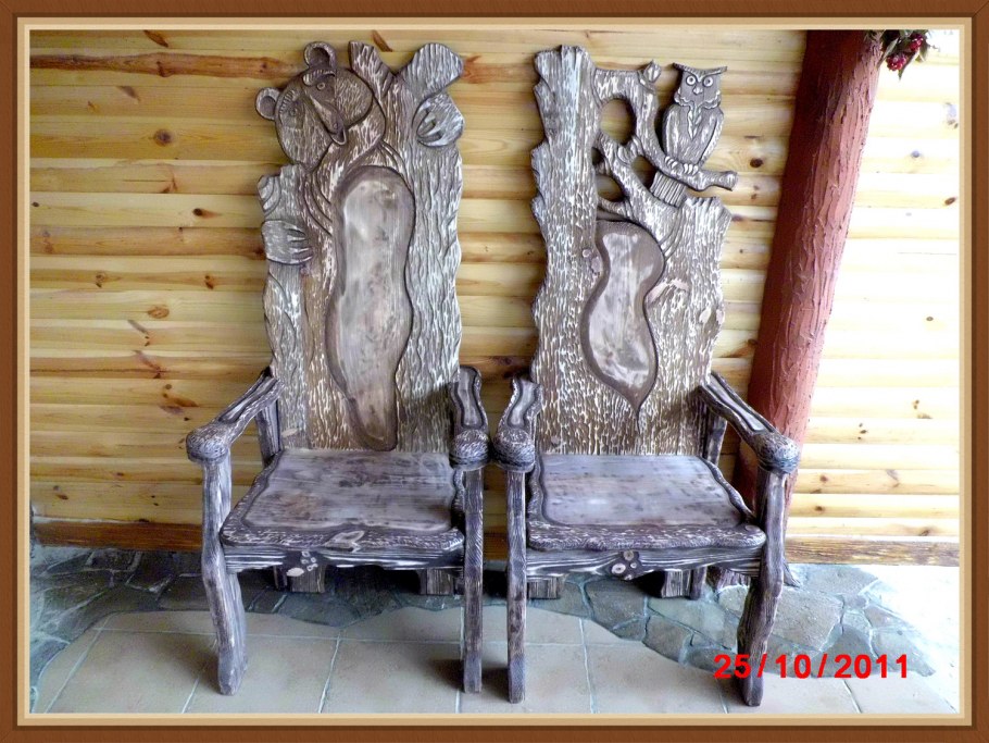 Резные стулья из дерева под старину