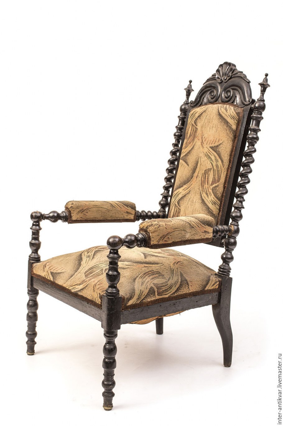 Резные деревянные кресла