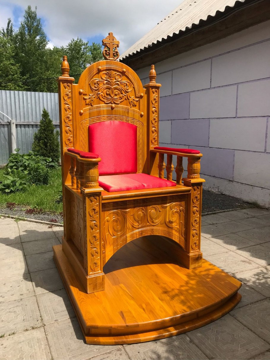 Карло стул трон