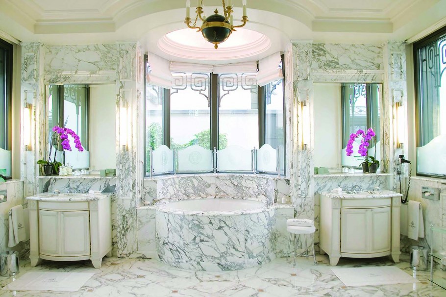 Ванная в мраморе в стиле Барокко