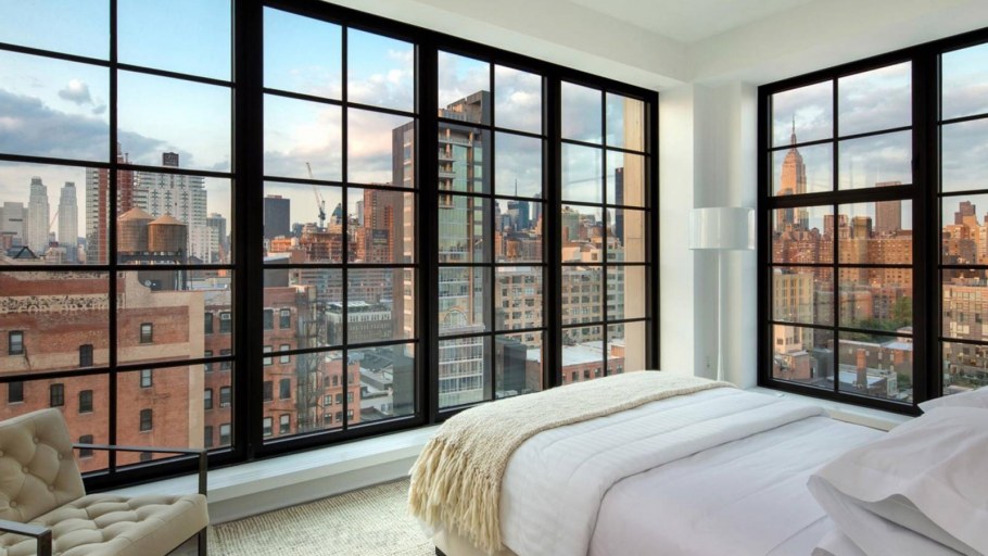 Черные оконные рамы в интерьере