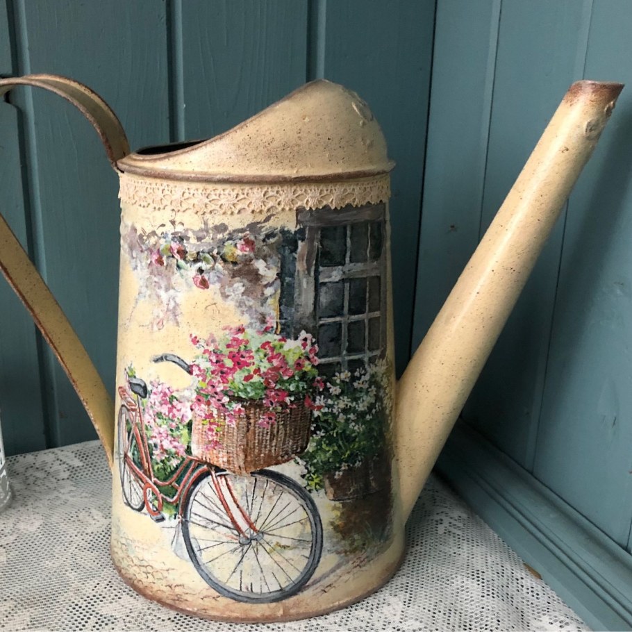 Лейка в стиле Прованс