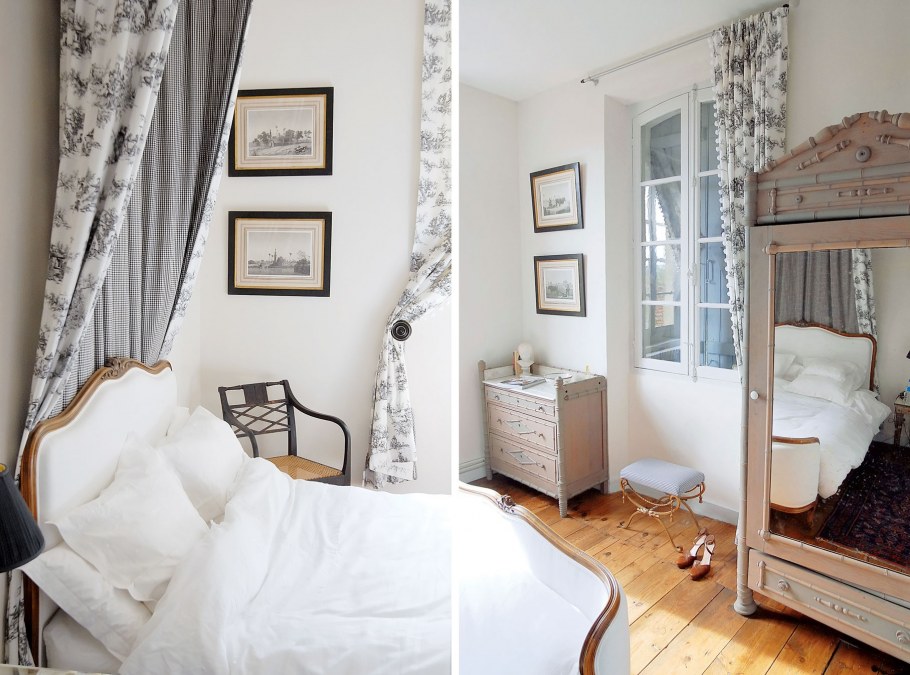 Красный диван в деревянном доме во французском стиле