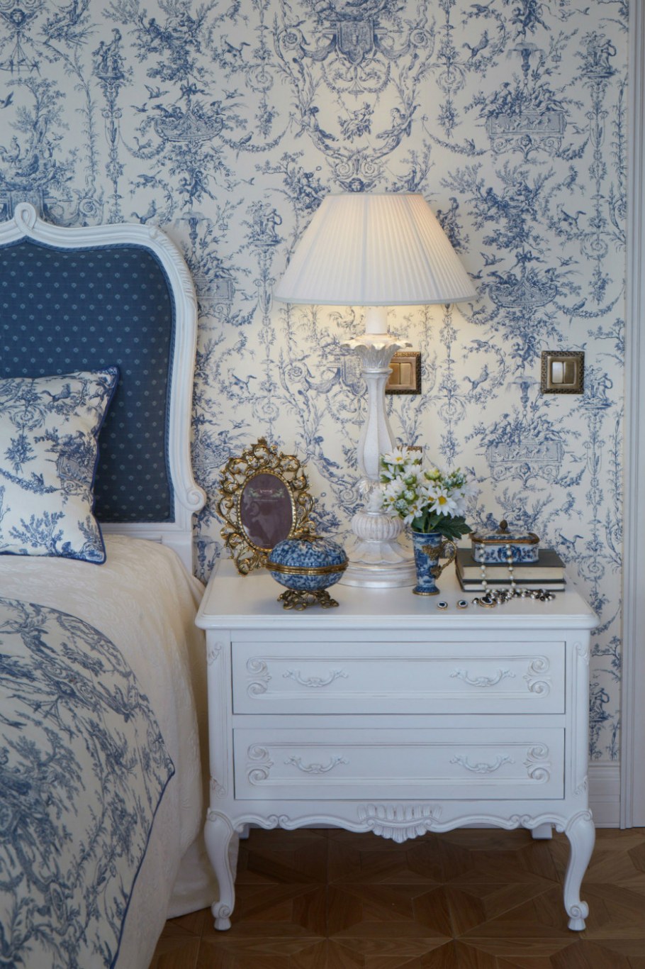 Обои жуи в интерьере