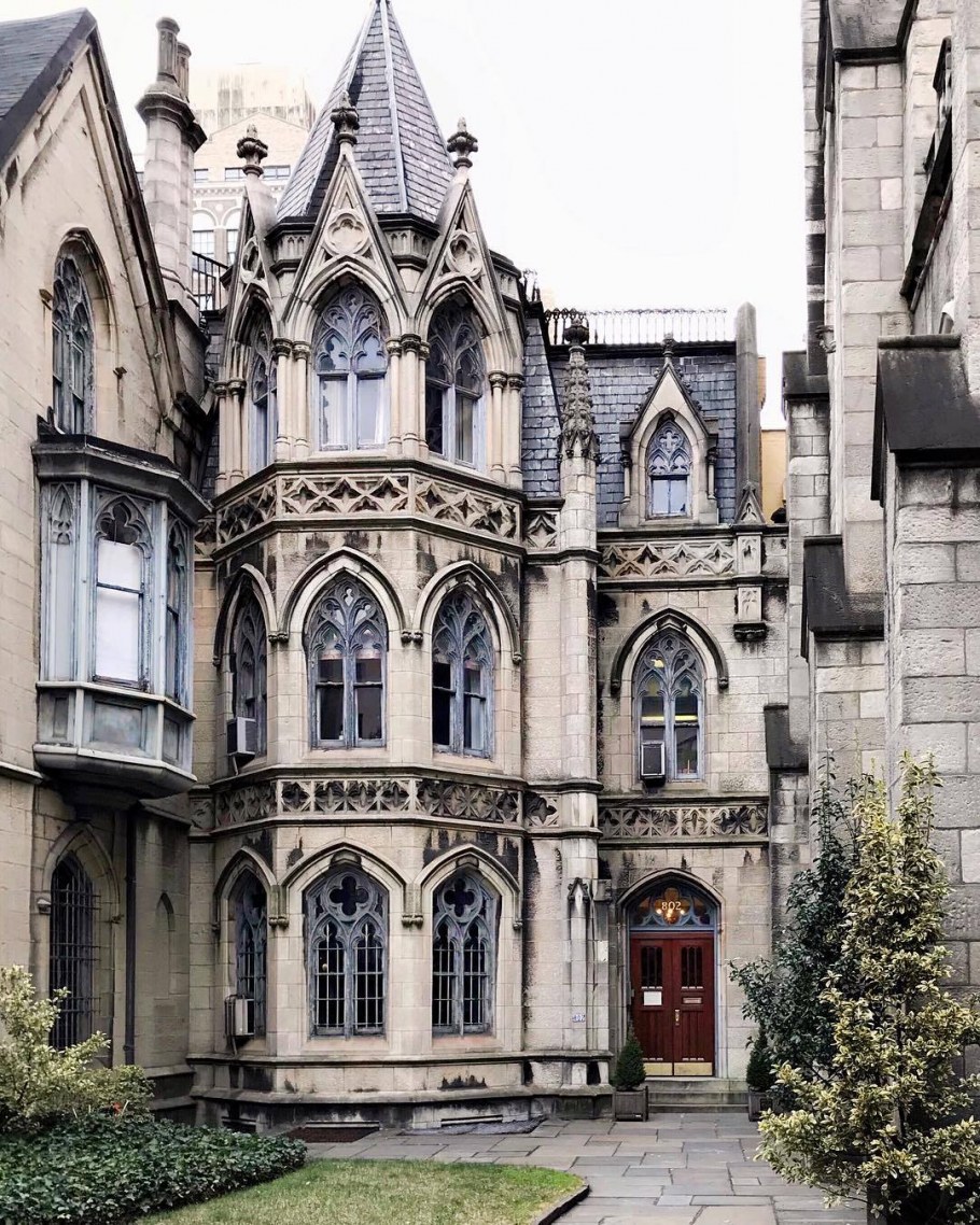 Плотницкая Готика архитектура