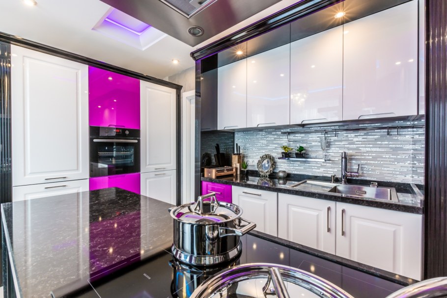 Кухня Черничного цвета