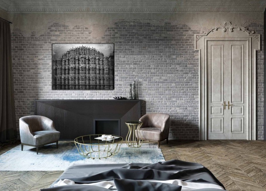 Лепнина на кирпичной стене