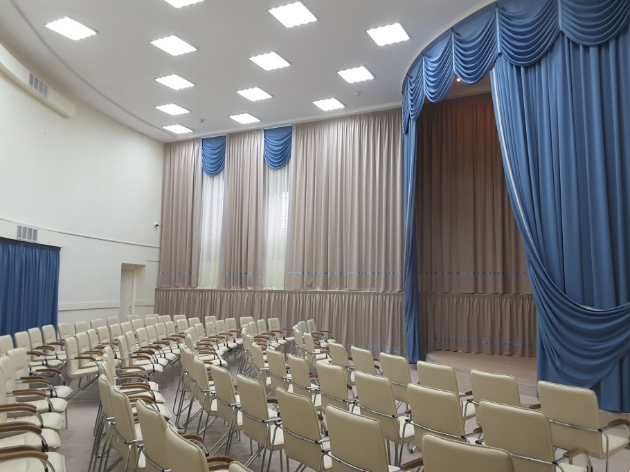 Небольшой актовый зал