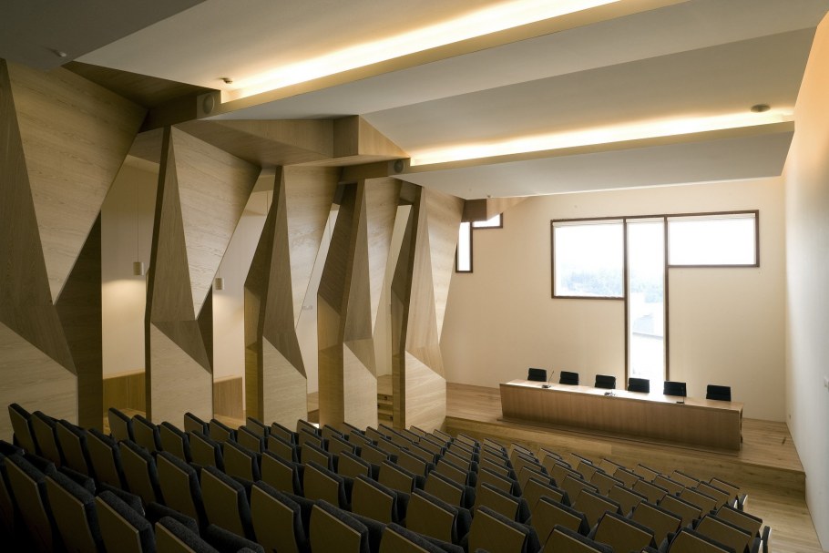 Интерьер актовых залов в учебных заведениях