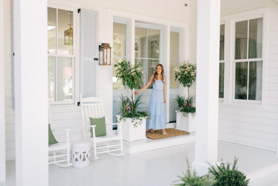 Веранда в белых тонах