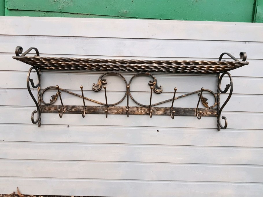 Кованая вешалка на стену
