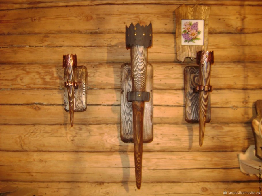 Средневековый держатель факела