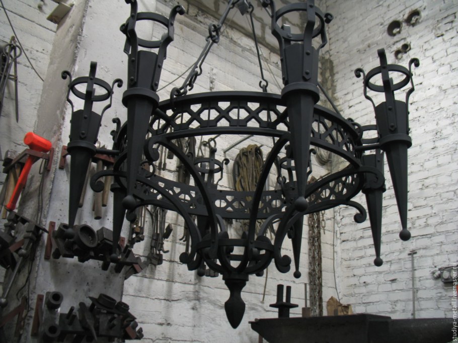 Светильники в готическом стиле