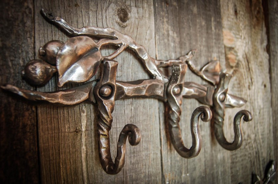 Кованые вешалки