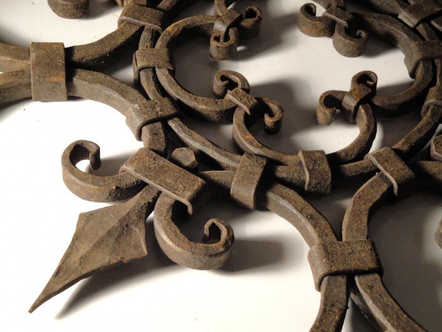 Старинные кованые изделия