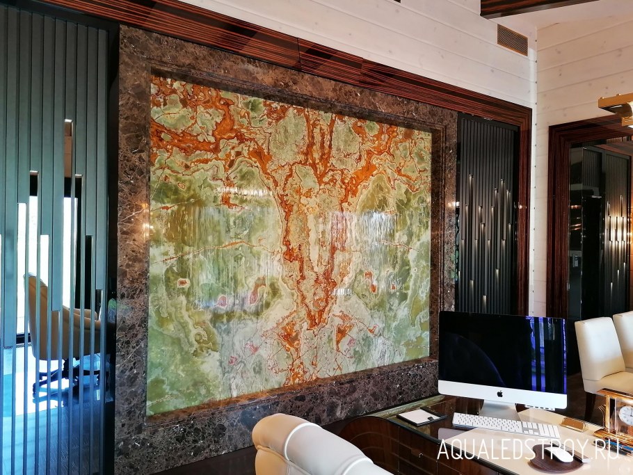 Имитация водопада в интерьере