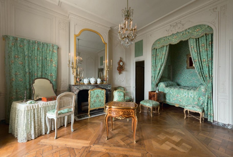 Спальня в стиле рококо и Барокко