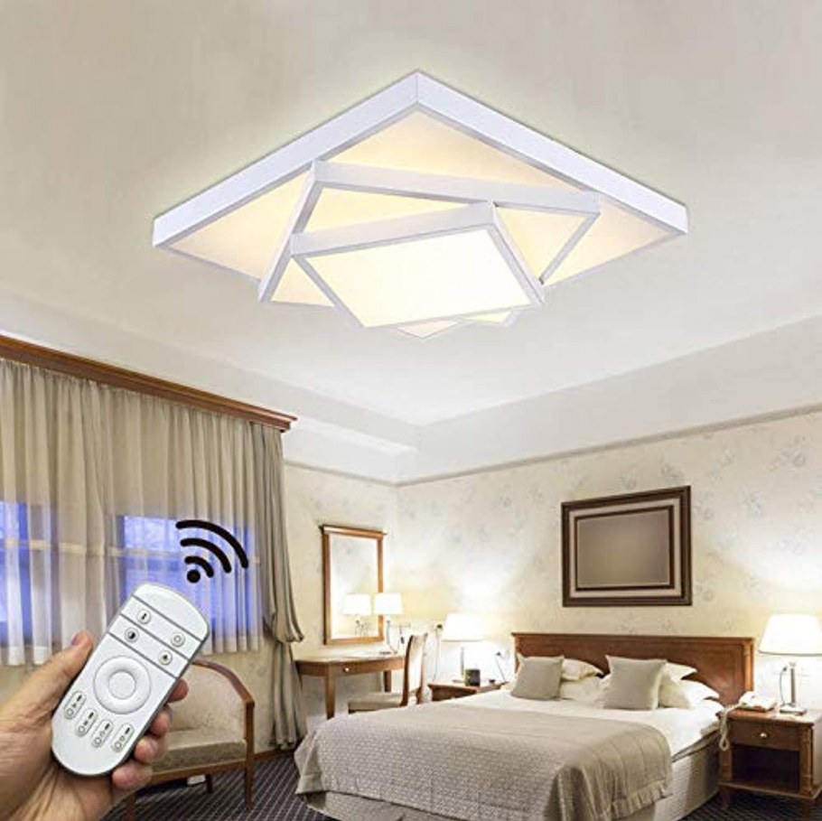 Люстра на наклонном потолке