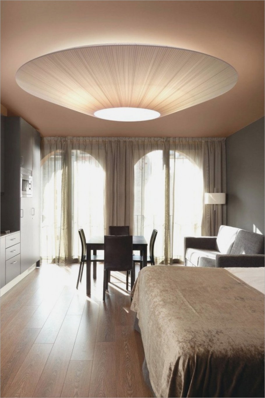 Натяжные потолки в интерьере