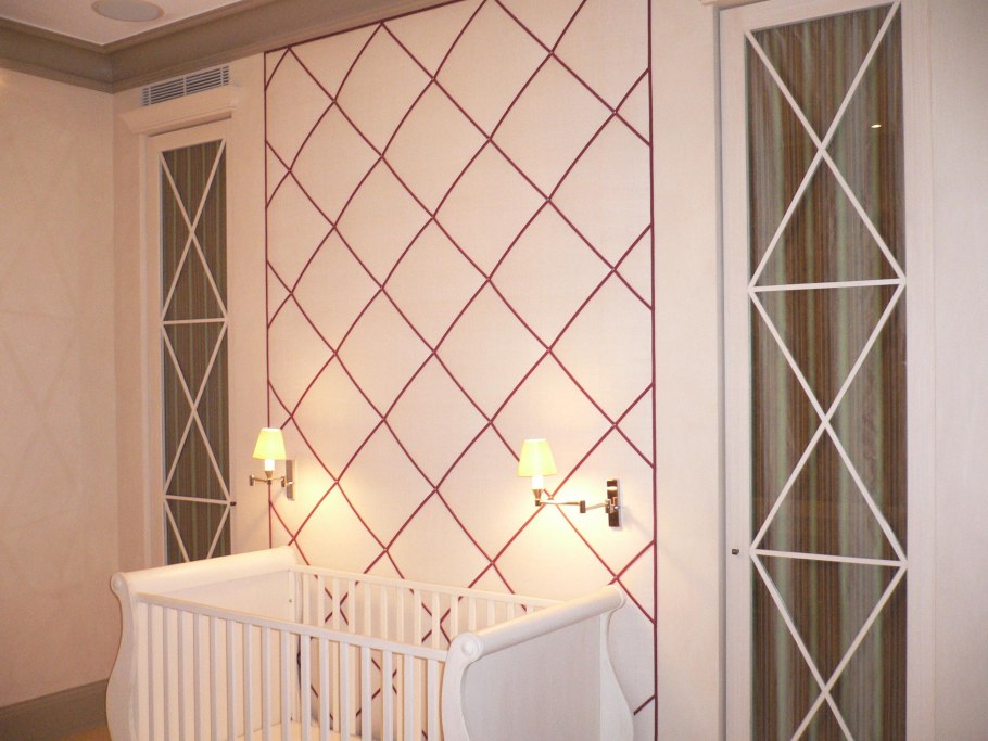 Ромбы на стене