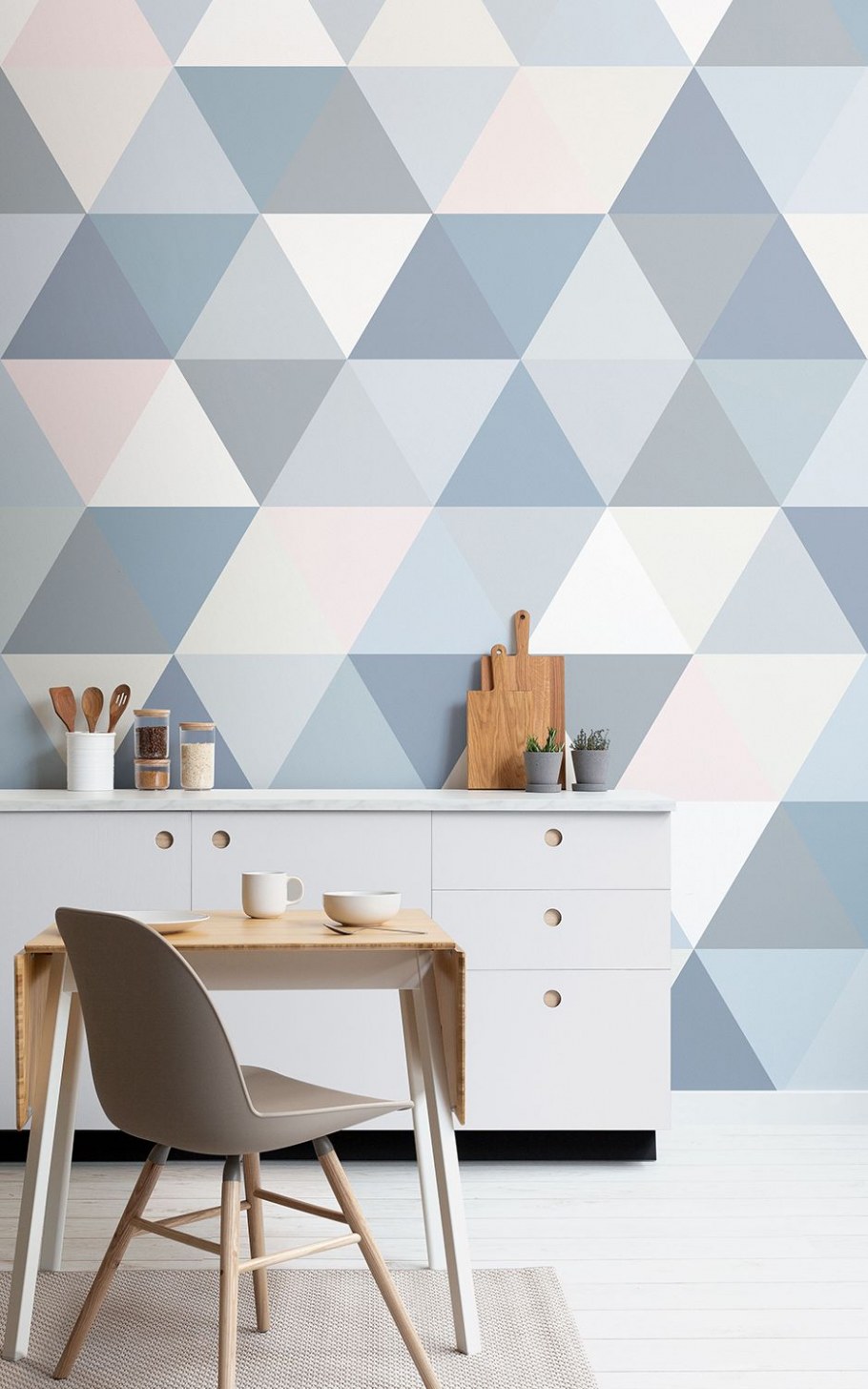 Обои с геометрическим рисунком в интерьере