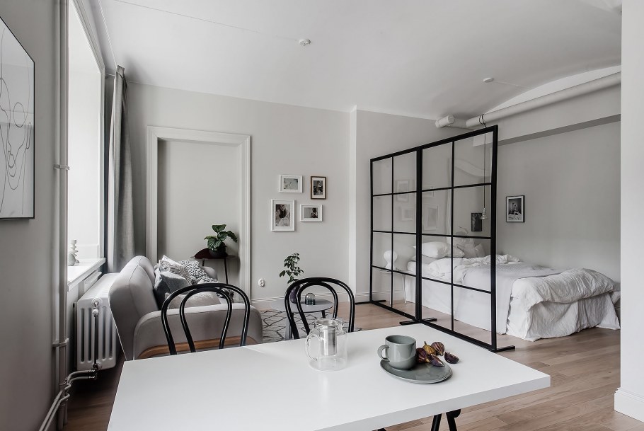 Стеклянные перегородки для зонирования пространства в комнате