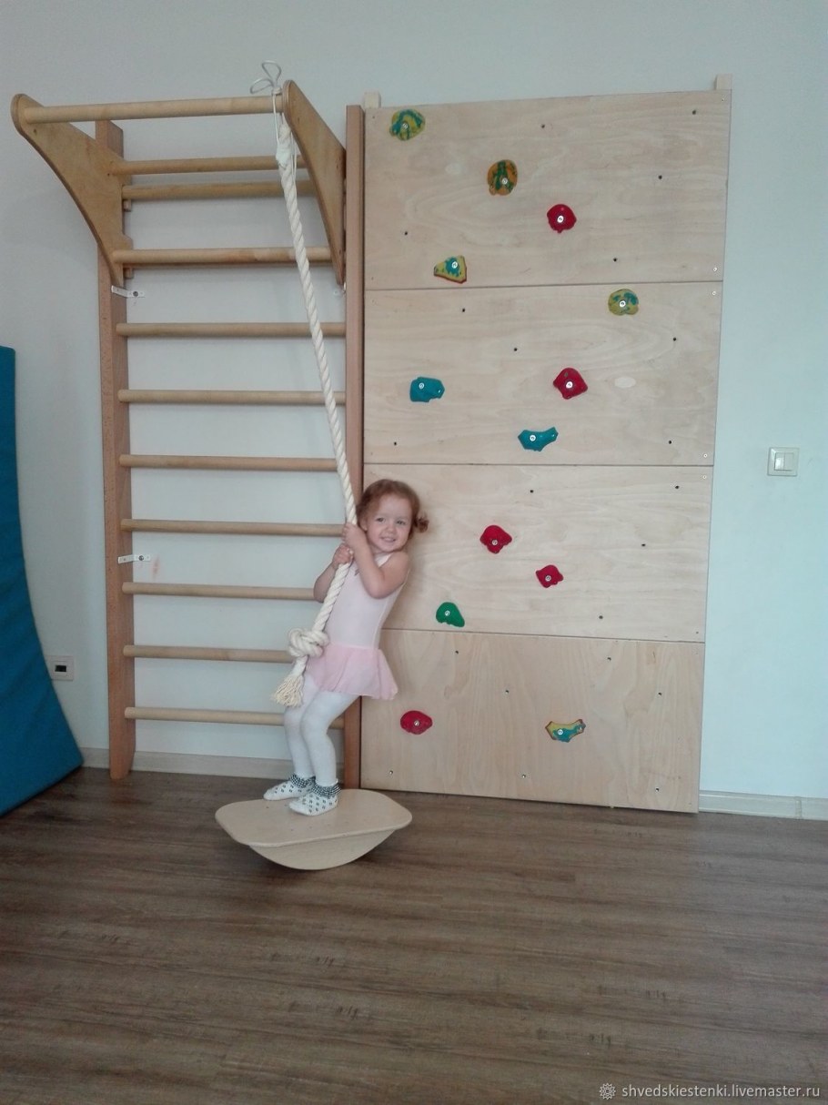Шведская стенка скалолаз