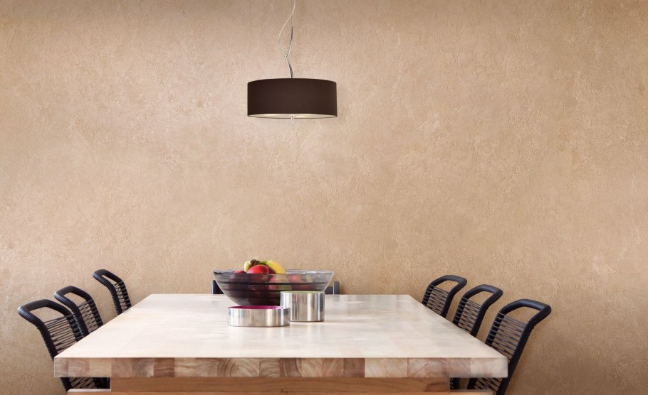 Декоративная штукатурка в классическом интерьере гостиной