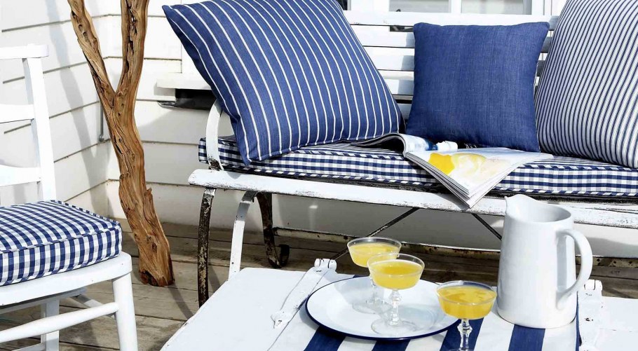 Бело-голубая веранда