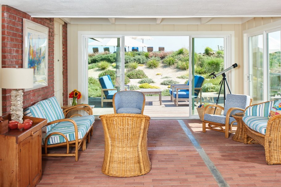 Кирпичная терраса в морском стиле