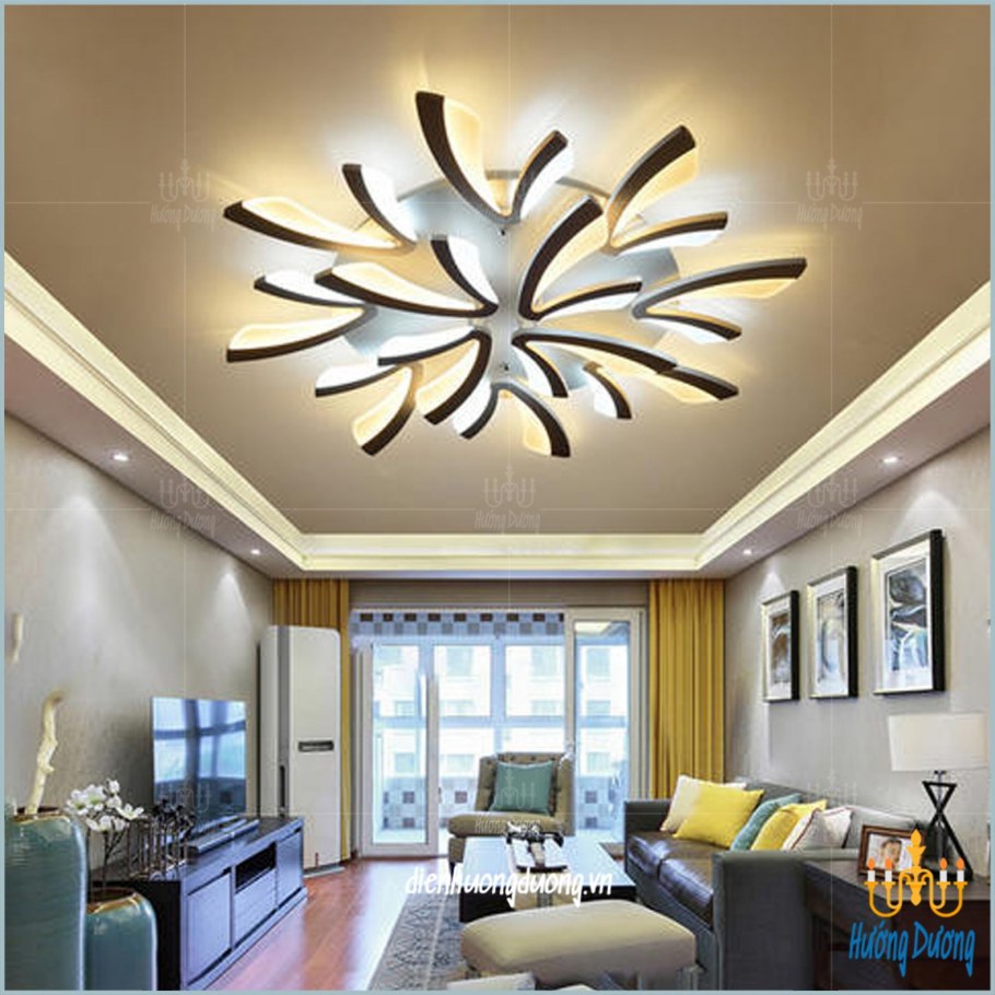 Люстра для вытянутой комнаты