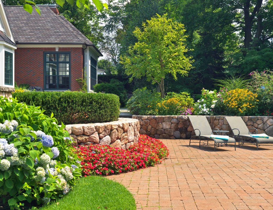 Красивый ландшафт на участке