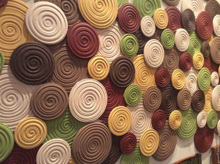 Декор стен подручными материалами