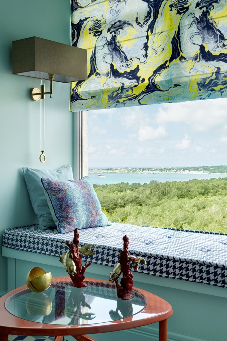 Интерьер квартиры у моря