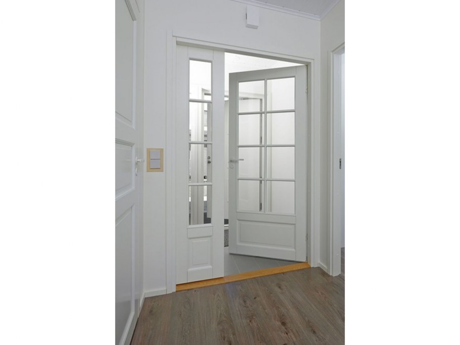 Финская дверь Style-42 Jeld Wen под 8 стекол филенчатая
