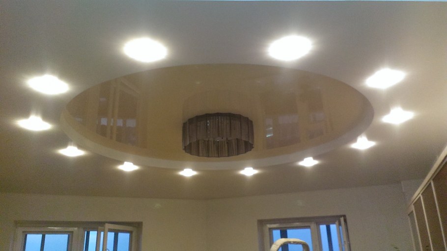 Подвесной потолок круг в центре