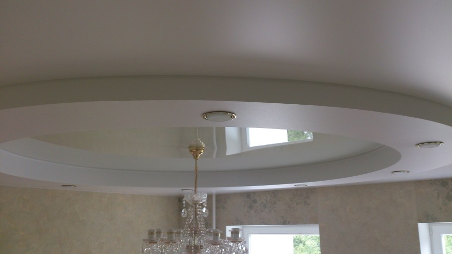 Черный круглый натяжной потолок